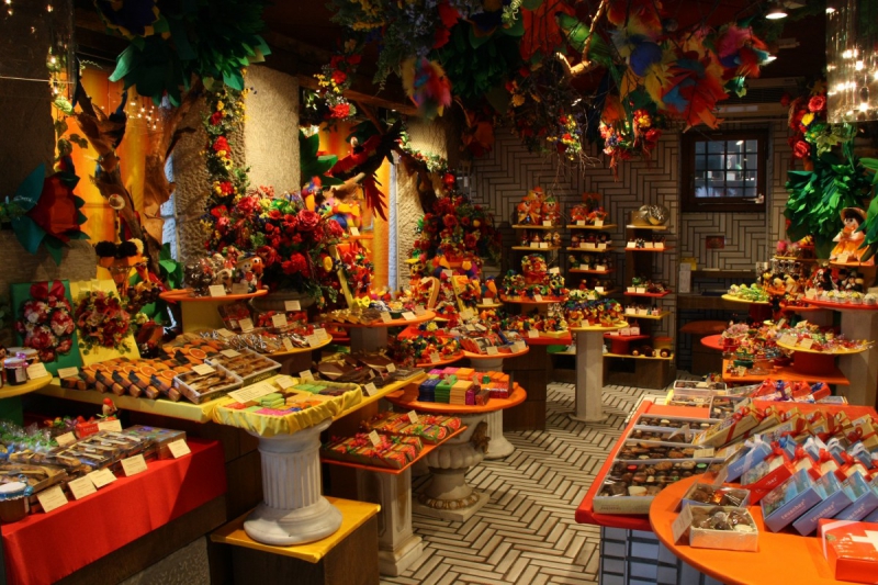 vente-TOURRETTE LEVENS-min_candy_store_chocolate_shop_chocolate_switzerland-393515