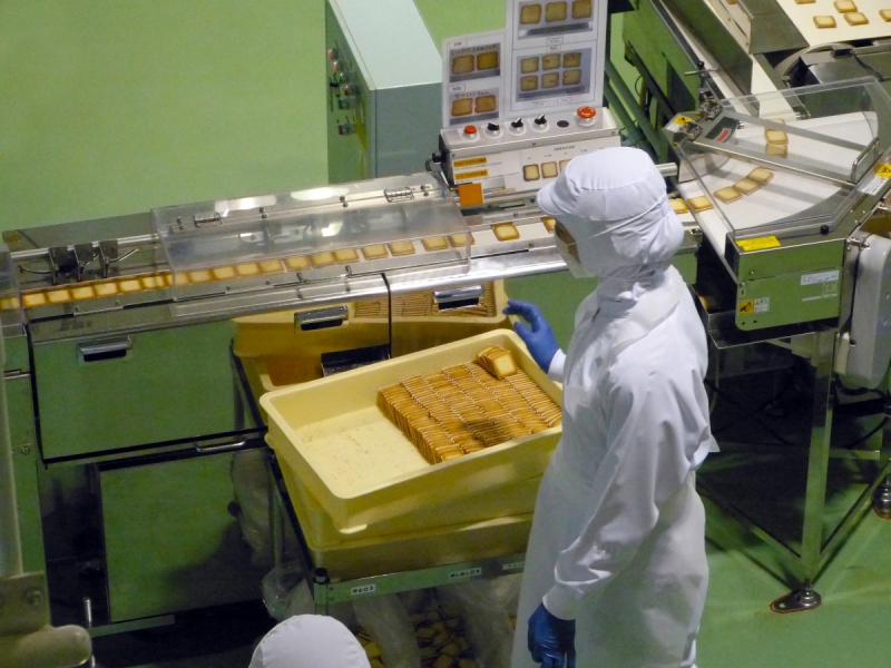 vente-TOURRETTE LEVENS-min_japan_sapporo_chocolate_factory_label_packaging_cookie_machine_operator-961505